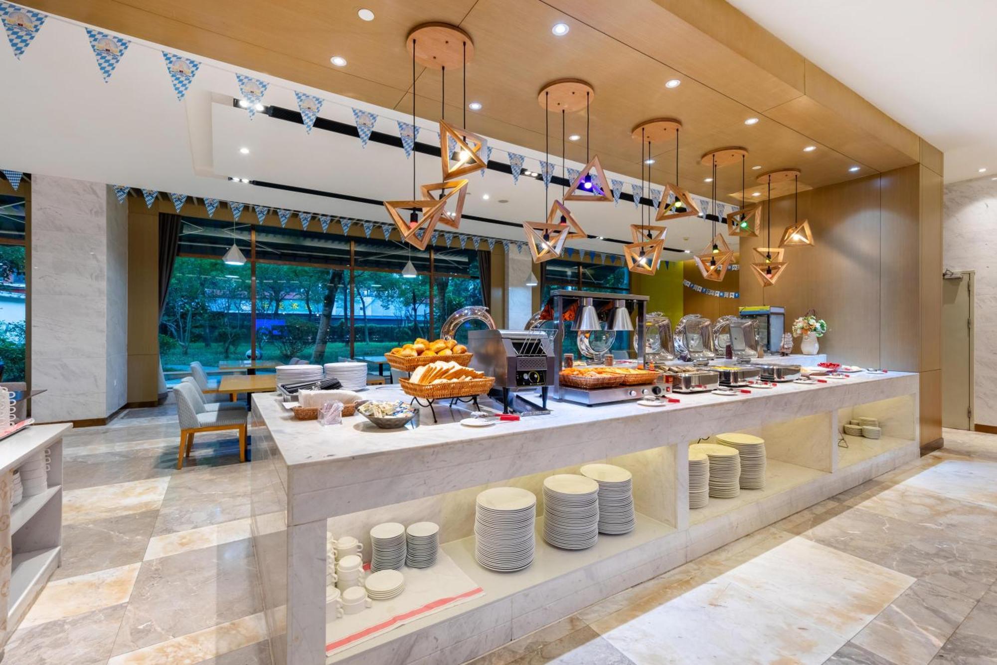 Guangzhou Baiyun Airport Rejoice By Argyle Hotel Rehe Metro Exit B --Free Shuttle Bus Is Provided During The 137Th Canton Fair Exterior photo